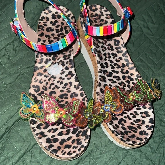 Betsey Johnson size 5 beautiful wedges - Picture 2 of 4